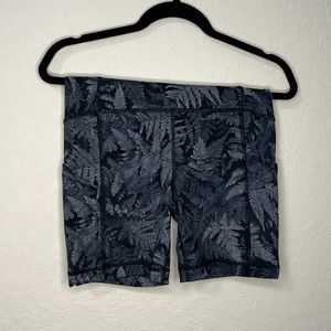 Lululemon short with pockets